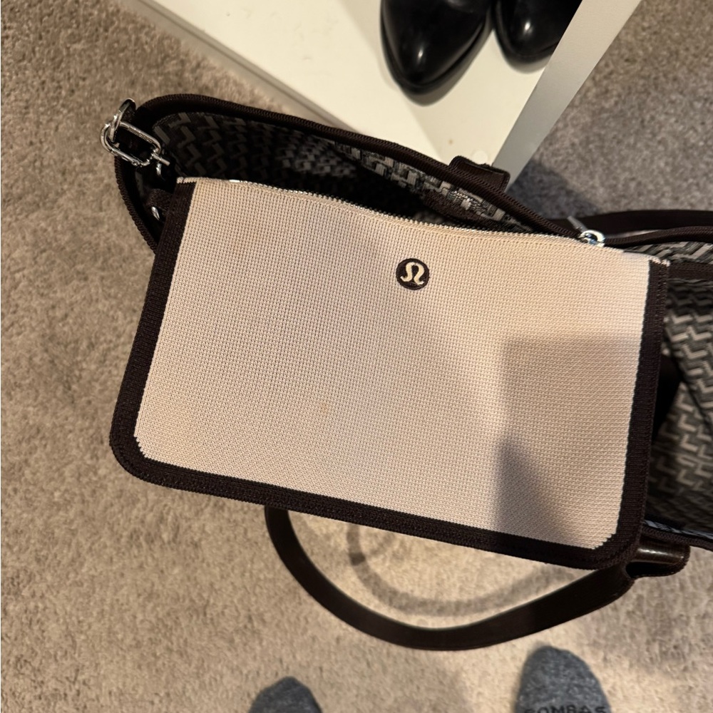 lululemon athletica Brown & Cream Geometric Tote - Picture 3 of 3